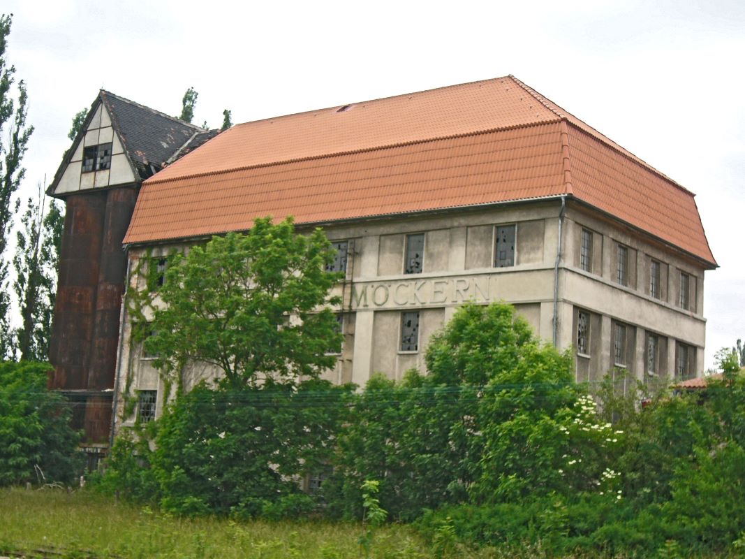 Möckern Landmühle, Bahnseite